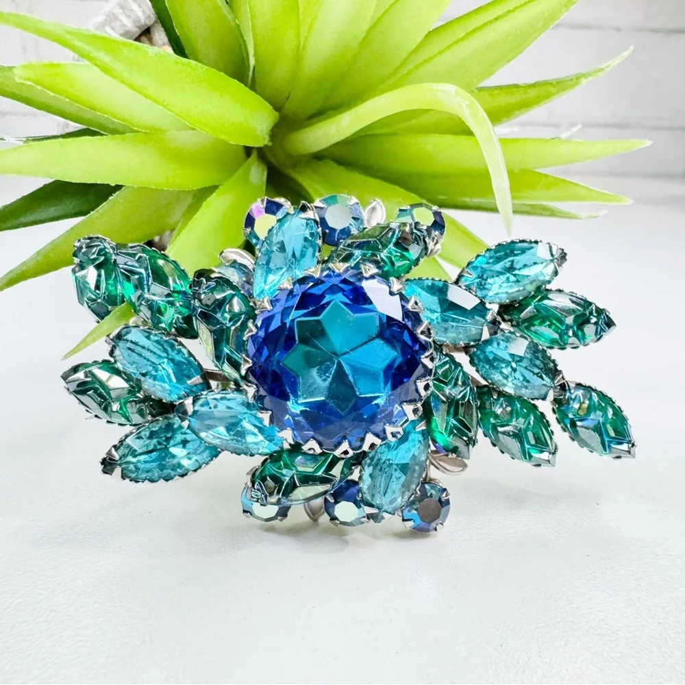 Vintage 50s Judy Lee Peacock Blue Green Rhinestone 3D Layered Spray Brooch